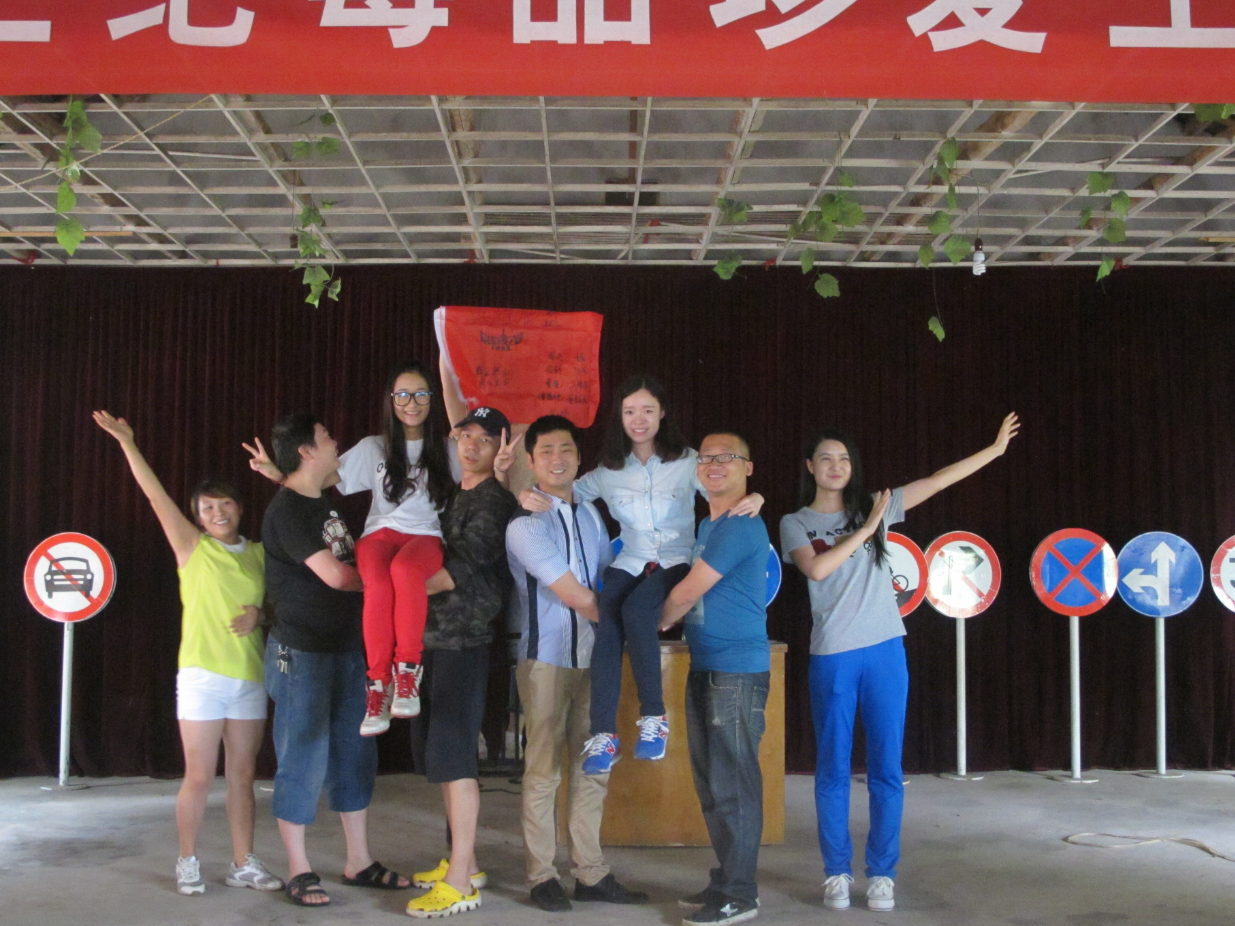 宜昌ag真人平台官方影城组织员工到宋山风景区旅游，开展团队拓展活动