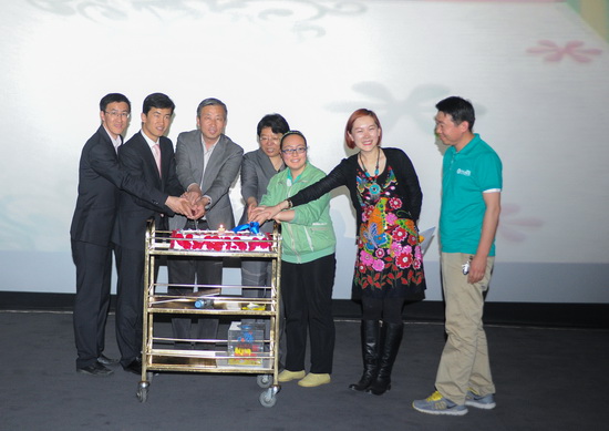 青岛影城举办IMAX观影团一周年庆典 青岛影城举办IMAX观影团一周年庆典