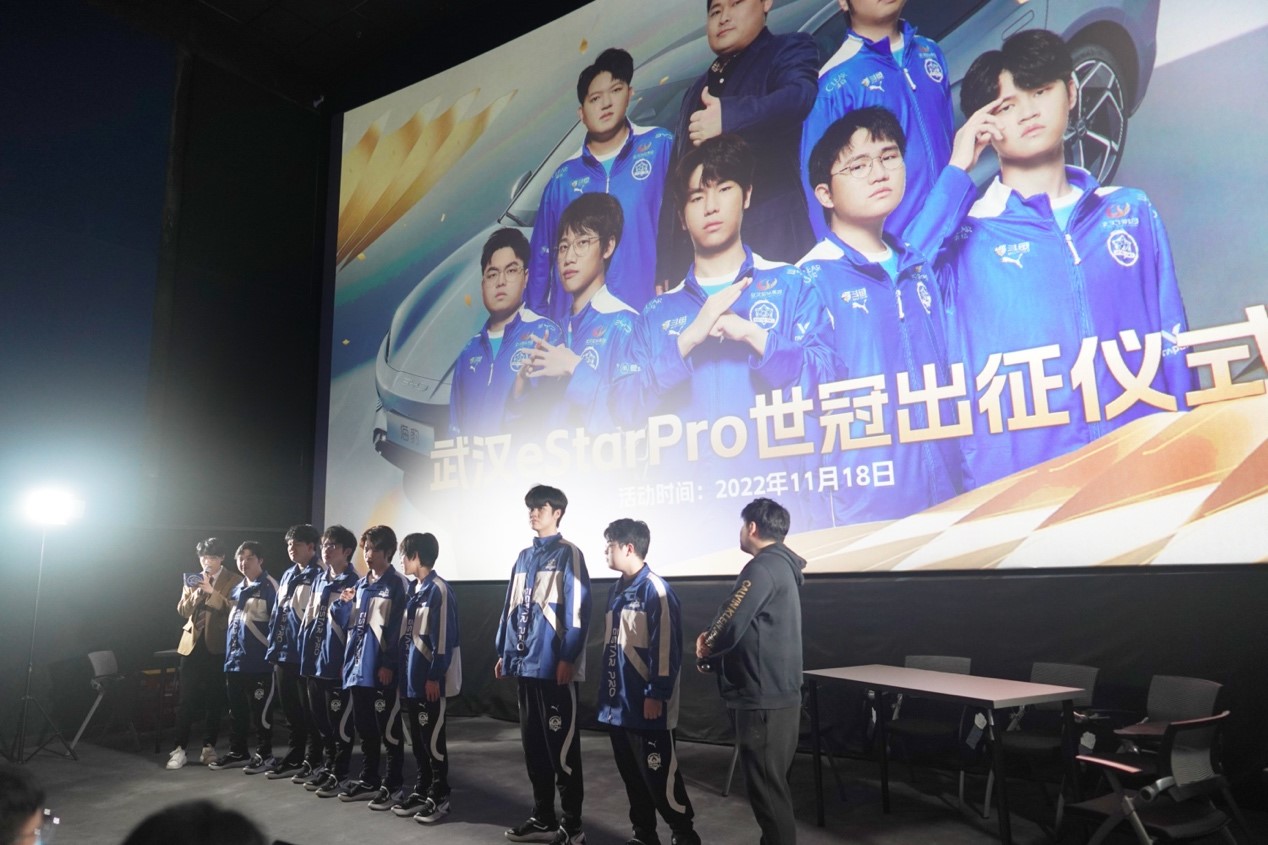 上海五角场ag真人平台官方影城举办“王者荣耀世界冠军杯”比赛出征仪式.jpg